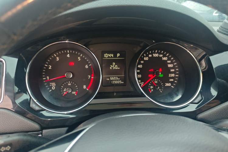 Used Volkswagen Sagitar 2015 230TSI Automatic Comfort Version Instrument Cluster