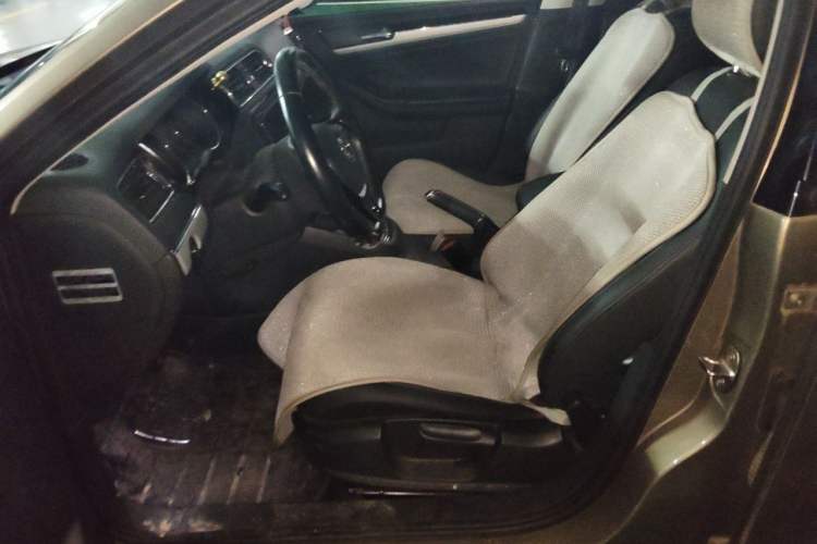 Used Volkswagen Sagitar 2015 230TSI Automatic Comfort Version Left Front Seat