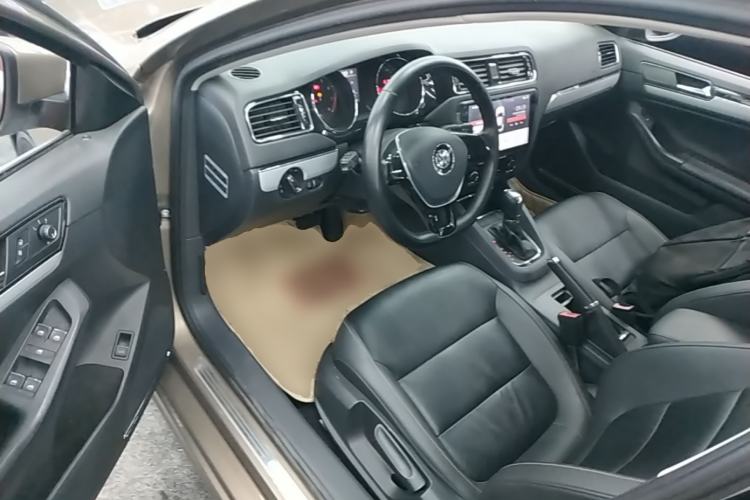 Used Volkswagen Sagitar 2015 230TSI Automatic Comfort Version Left Front Seat
