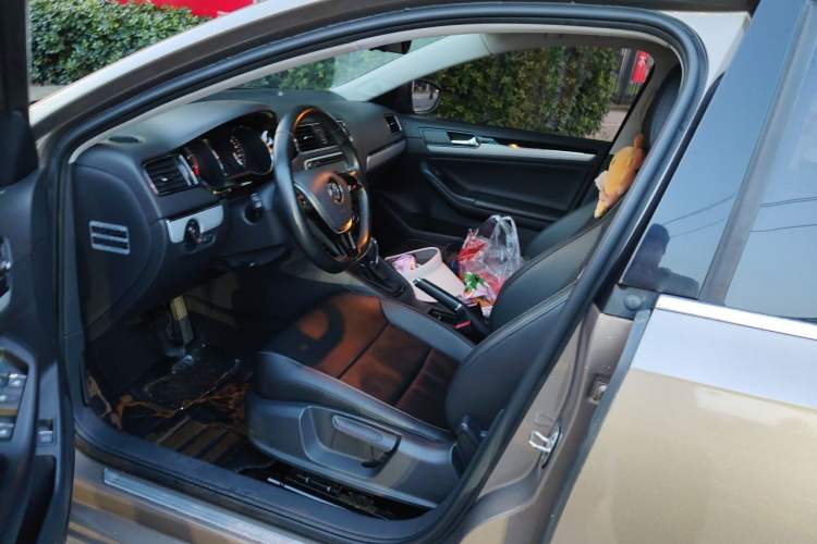 Used Volkswagen Sagitar 2015 1.6L Automatic Comfort Model Left Front Seat