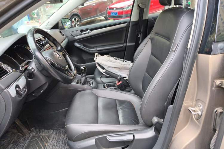 Used Volkswagen Sagitar 2015 1.6L Manual Comfort Model Left Front Seat