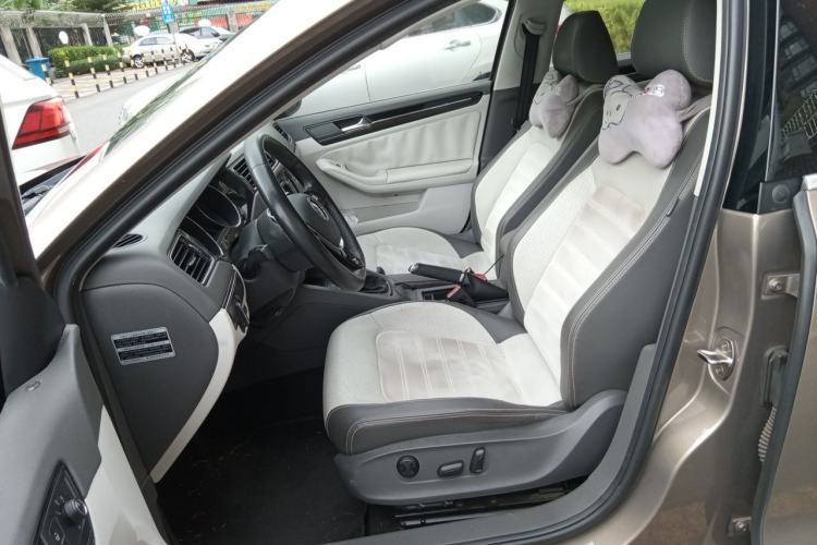 Used Volkswagen Sagitar 2015 230TSI Automatic Luxury Model Left Front Seat