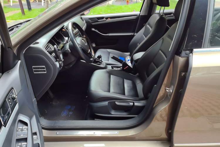 Used Volkswagen Sagitar 2015 230TSI Automatic Comfort Version Left Front Seat
