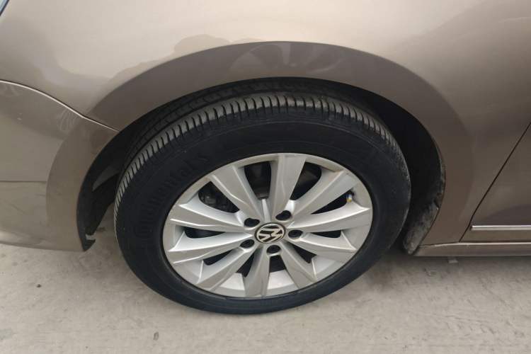 Used Volkswagen Sagitar 2015 230TSI Automatic Comfort Version Left Front Wheel Hub