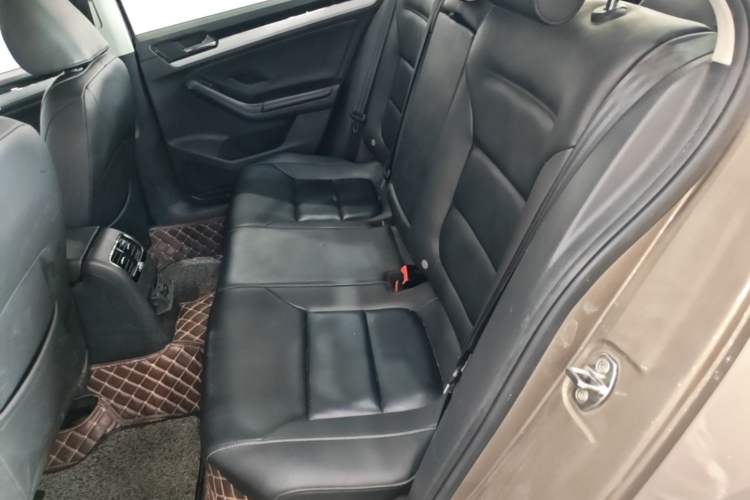 Used Volkswagen Sagitar 2015 1.6L Automatic Fashion Model Left Rear Seat