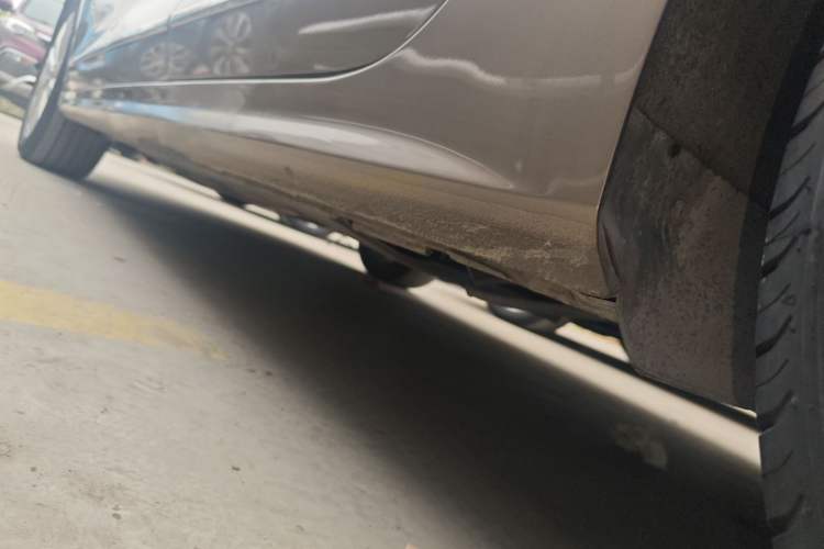 Used Volkswagen Sagitar 2015 230TSI Automatic Comfort Version Left Side Sill