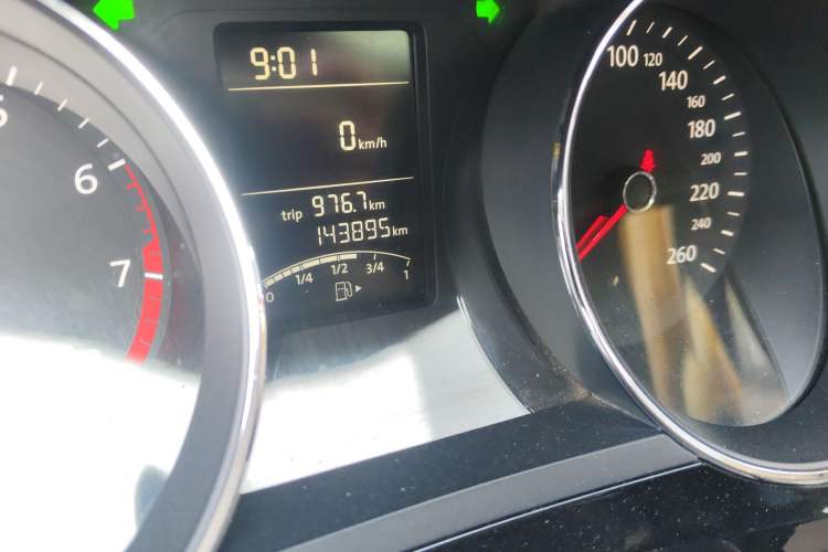 Used Volkswagen Sagitar 2015 1.6L Manual Comfort Model Odometer Close Up