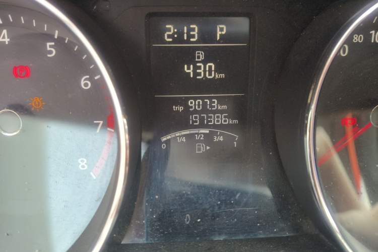 Used Volkswagen Sagitar 2015 1.6L Automatic Comfort Model Odometer Close Up