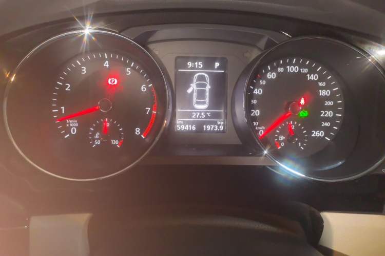 Used Volkswagen Sagitar 2015 230TSI Automatic Luxury Model Odometer Close Up