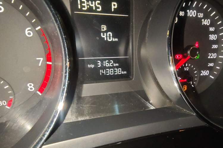 Used Volkswagen Sagitar 2015 230TSI Automatic Comfort Version Odometer Close Up