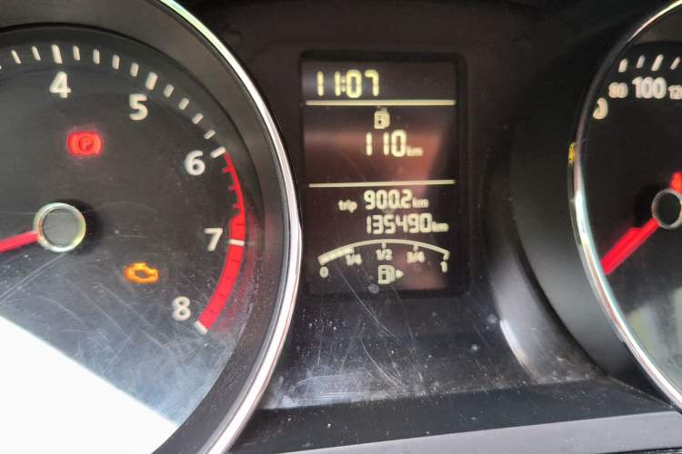 Used Volkswagen Sagitar 2015 1.6L Manual Comfort Model Odometer Close Up