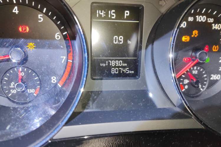 Used Volkswagen Sagitar 2015 230TSI Automatic Comfort Version Odometer Close Up