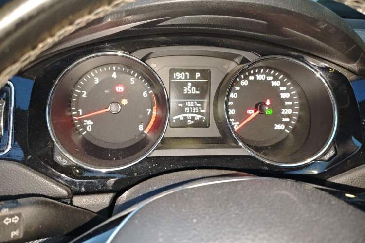 Used Volkswagen Sagitar 2015 1.6L Automatic Comfort Model Odometer Close Up