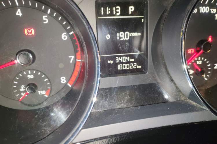 Used Volkswagen Sagitar 2015 230TSI Automatic Comfort Version Odometer Close Up