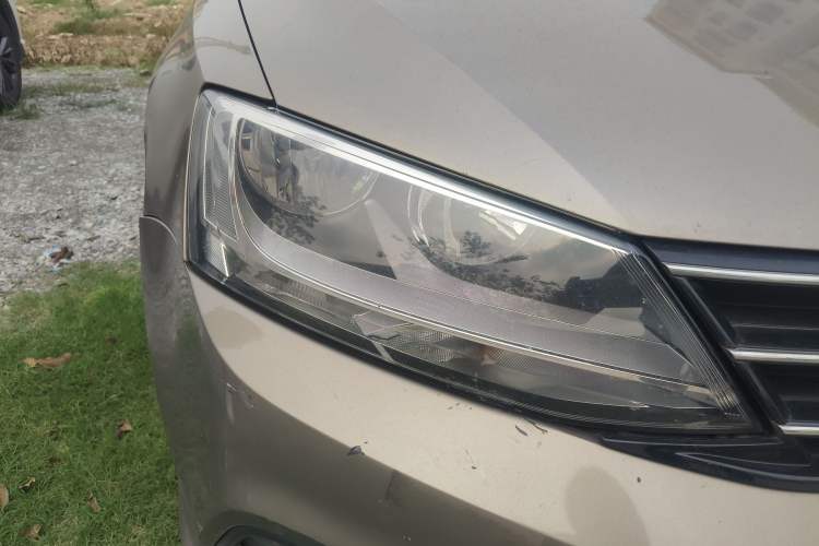 Used Volkswagen Sagitar 2015 1.6L Automatic Comfort Model Right Front Headlight