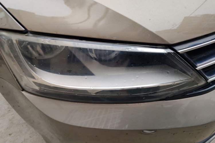 Used Volkswagen Sagitar 2015 1.6L Automatic Comfort Model Right Front Headlight