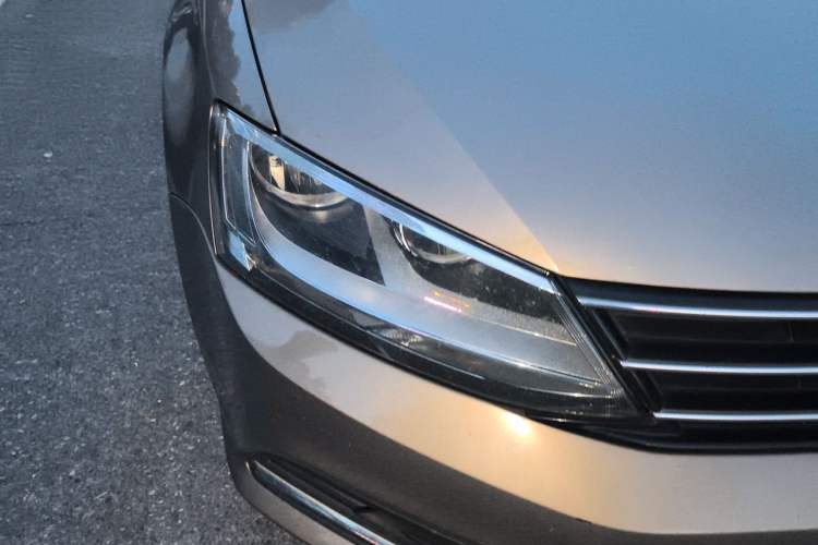 Used Volkswagen Sagitar 2015 1.6L Automatic Comfort Model Right Front Headlight