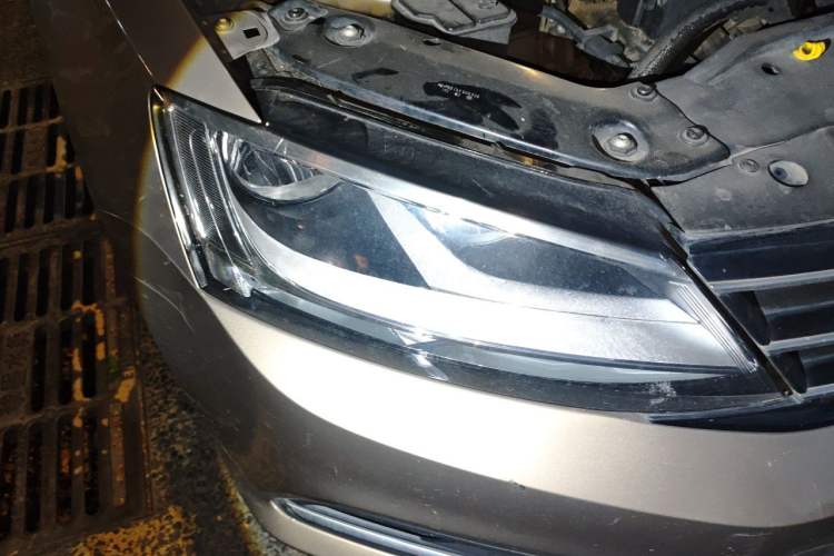Used Volkswagen Sagitar 2015 1.6L Automatic Comfort Model Right Front Headlight