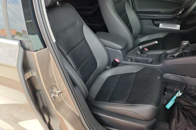Used Volkswagen Sagitar 2015 230TSI Automatic Comfort Version Right Front Seat