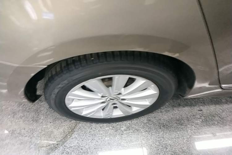 Used Volkswagen Sagitar 2015 230TSI Automatic Comfort Version Right Rear Wheel Hub