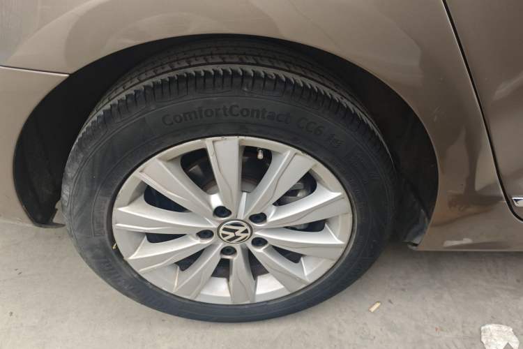 Used Volkswagen Sagitar 2015 230TSI Automatic Comfort Version Right Rear Wheel Hub