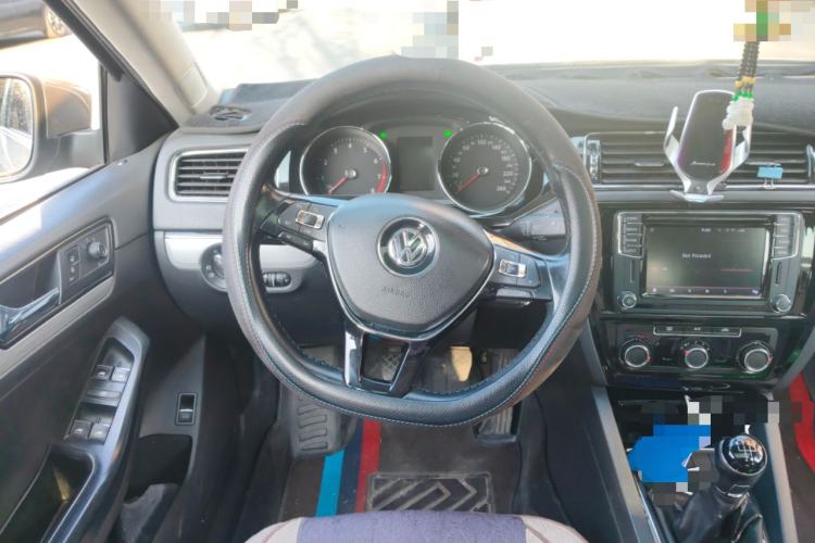 Used Volkswagen Sagitar 2015 1.6L Manual Comfort Model Steering Wheel