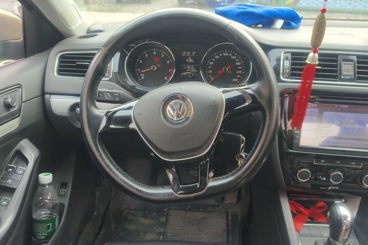 Used Volkswagen Sagitar 2015 1.6L Automatic Comfort Model Steering Wheel