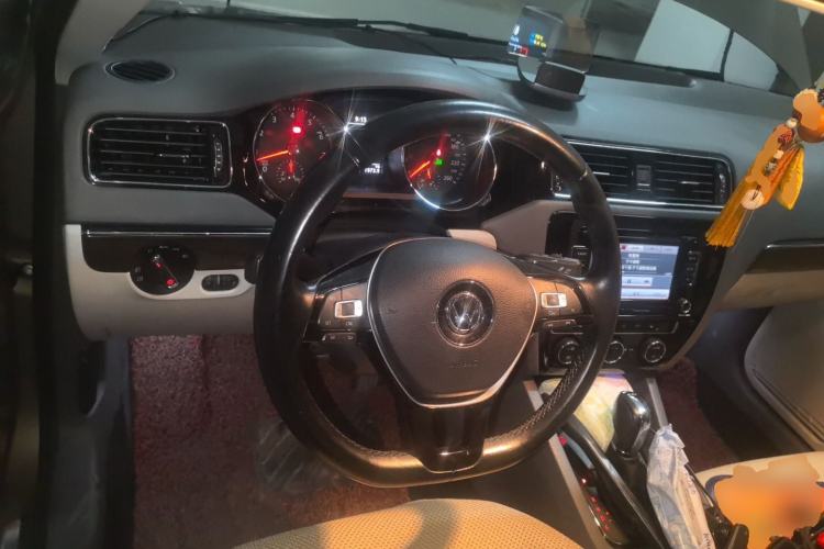 Used Volkswagen Sagitar 2015 230TSI Automatic Luxury Model Steering Wheel
