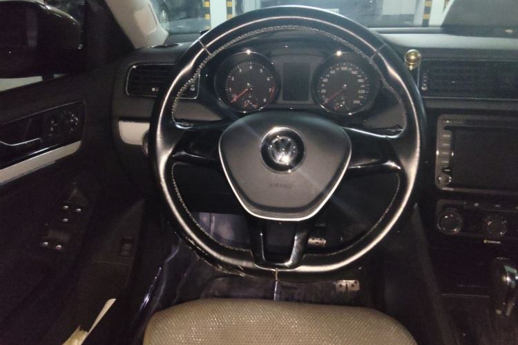 Used Volkswagen Sagitar 2015 230TSI Automatic Comfort Version Steering Wheel