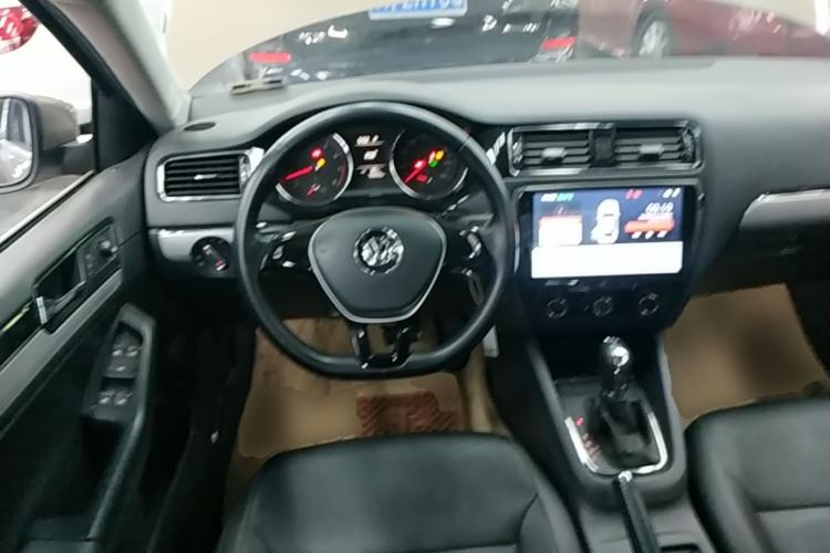 Used Volkswagen Sagitar 2015 230TSI Automatic Comfort Version Steering Wheel