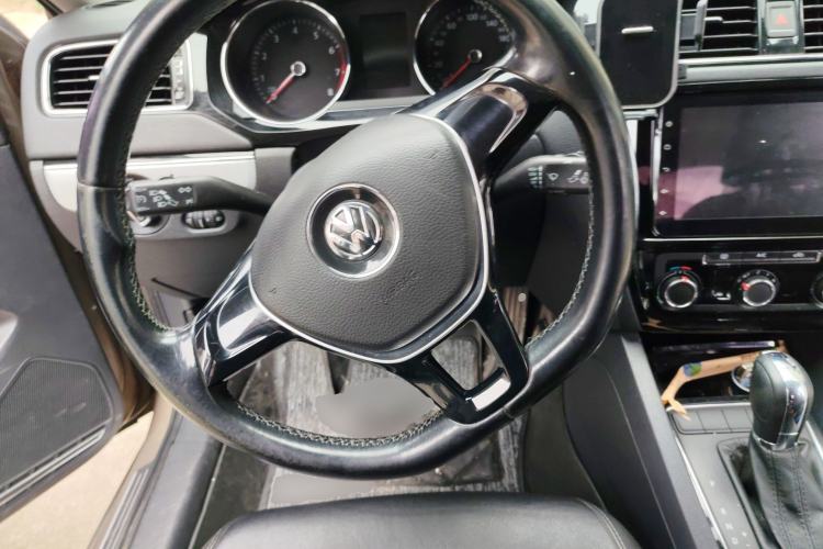 Used Volkswagen Sagitar 2015 1.6L Automatic Comfort Model Steering Wheel
