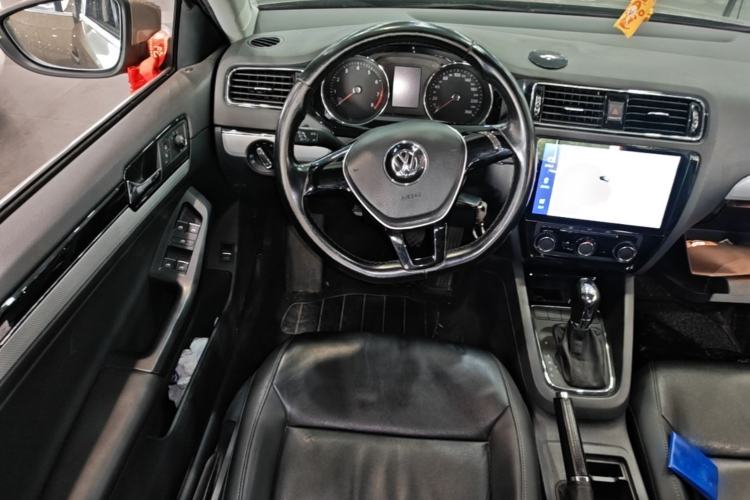 Used Volkswagen Sagitar 2015 1.6L Automatic Fashion Model Steering Wheel