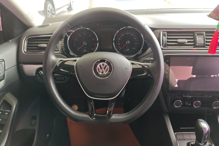 Used Volkswagen Sagitar 2015 230TSI Automatic Comfort Version Steering Wheel