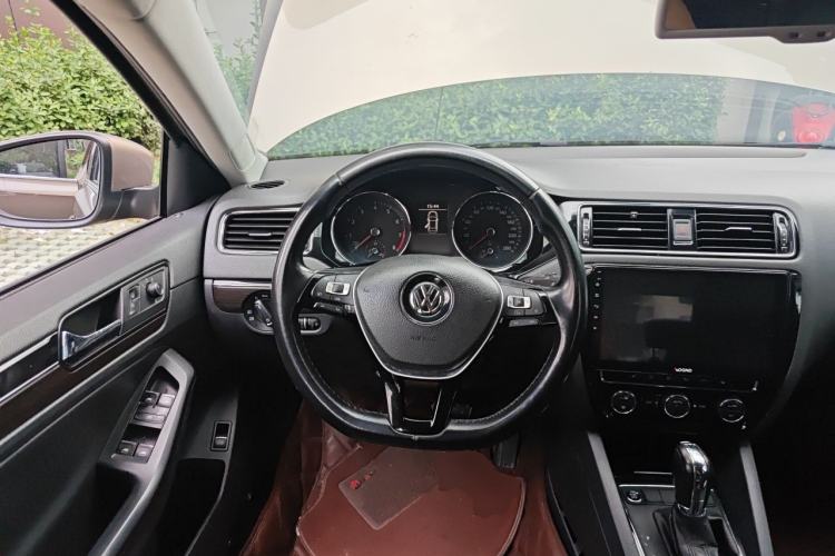 Used Volkswagen Sagitar 2015 230TSI Automatic Luxury Model Steering Wheel