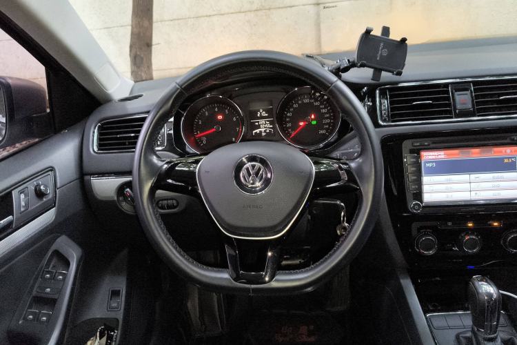 Used Volkswagen Sagitar 2015 1.6L Automatic Comfort Model Steering Wheel