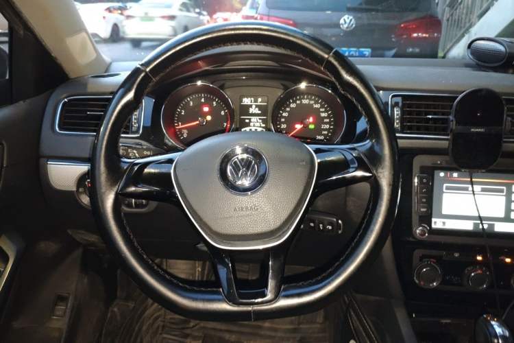 Used Volkswagen Sagitar 2015 1.6L Automatic Comfort Model Steering Wheel