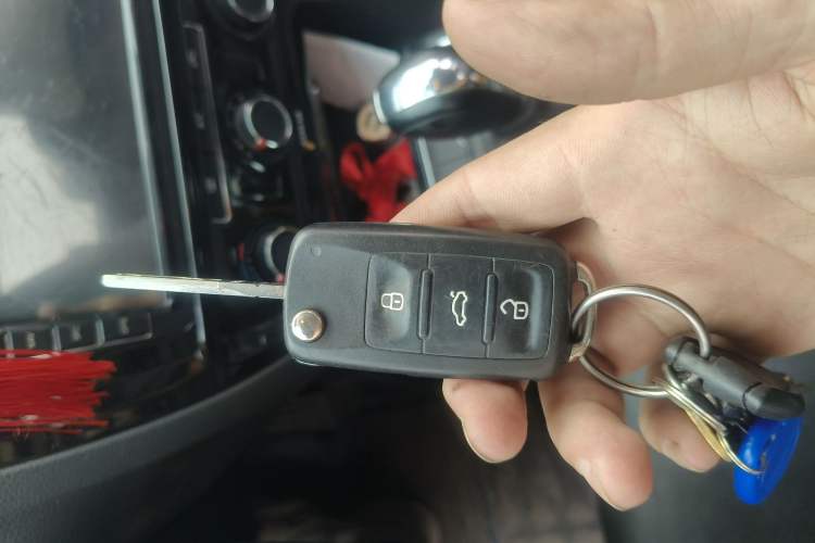 Used Volkswagen Sagitar 2015 1.6L Automatic Comfort Model Vehicle Key