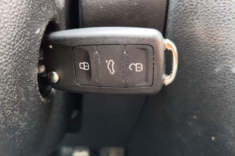 Used Volkswagen Sagitar 2015 1.6L Manual Comfort Model Vehicle Key