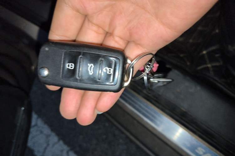 Used Volkswagen Sagitar 2015 1.6L Automatic Comfort Model Vehicle Key