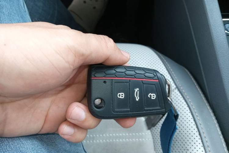 Used Volkswagen Sagitar 2015 230TSI Automatic Luxury Model Vehicle Key