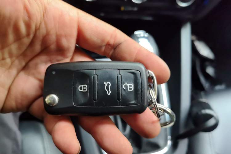 Used Volkswagen Sagitar 2015 230TSI Automatic Comfort Version Vehicle Key