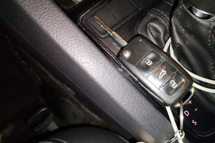 Used Volkswagen Sagitar 2015 230TSI Automatic Comfort Version Vehicle Key