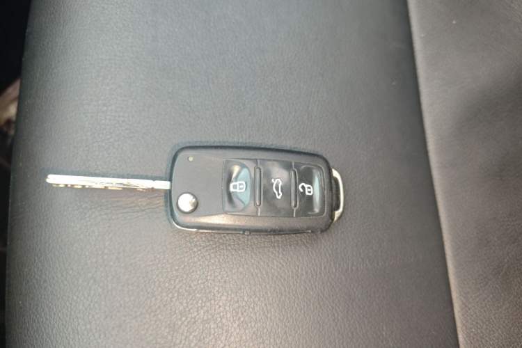 Used Volkswagen Sagitar 2015 230TSI Automatic Comfort Version Vehicle Key