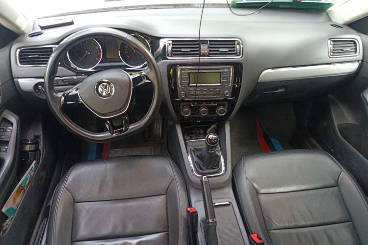 Used Volkswagen Sagitar 2015 1.6L Manual Comfort Model Center Console