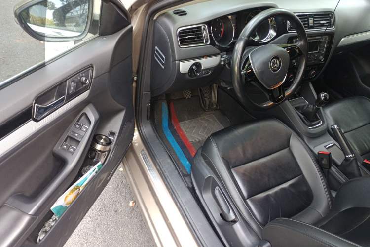 Used Volkswagen Sagitar 2015 1.6L Manual Comfort Model Driver Seat