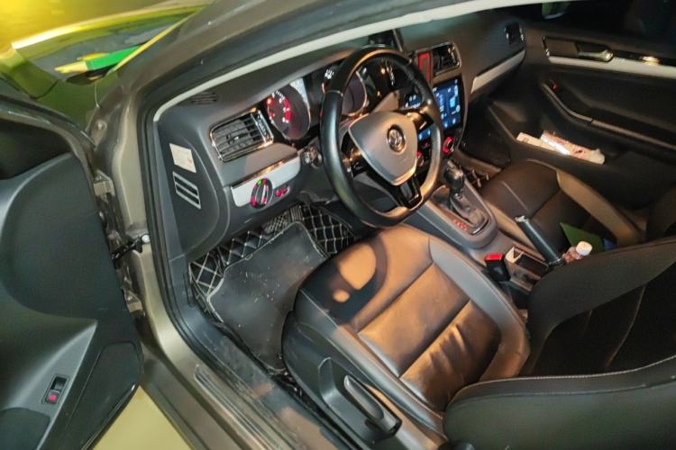 Used Volkswagen Sagitar 2015 1.6L Automatic Comfort Model Driver Seat