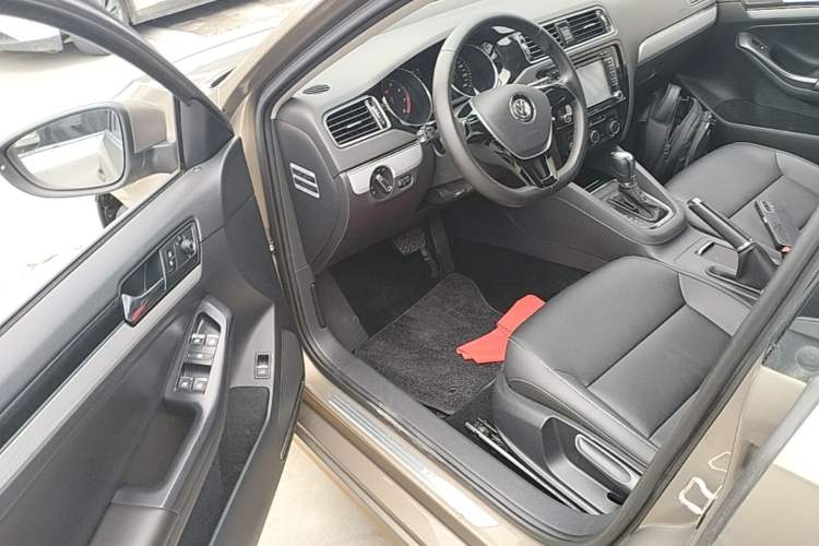 Used Volkswagen Sagitar 2015 1.6L Automatic Comfort Model Driver Seat