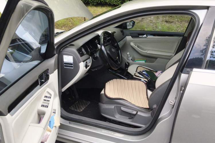 Used Volkswagen Sagitar 2015 1.6L Manual Comfort Model Driver Seat
