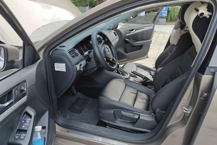 Used Volkswagen Sagitar 2015 1.6L Automatic Comfort Model Driver Seat