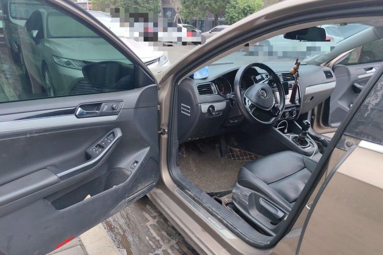 Used Volkswagen Sagitar 2015 1.6L Manual Comfort Model Driver Seat